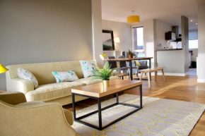 Гостиница 2 Bedroom Apartment with Free Parking Sleeps 4  Эдинбург